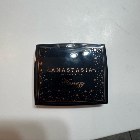 Anastasia Beverly Hills Amrezy Highlighter - Picture 3 of 5